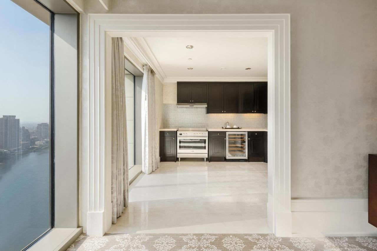 Hotel The St. Regis Il Cairo Esterno foto A kitchen in a penthouse apartment