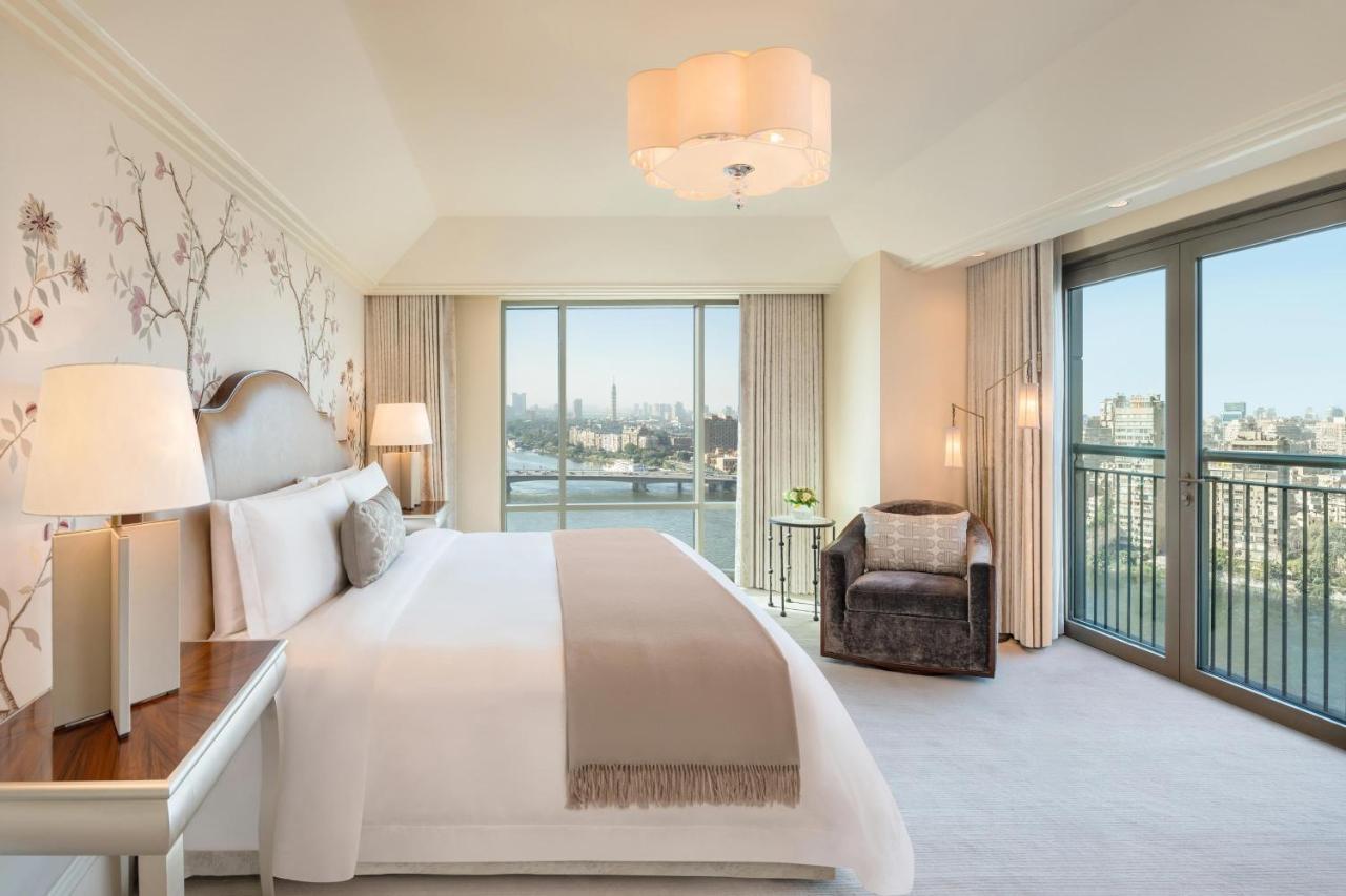 Hotel The St. Regis Il Cairo Esterno foto A bedroom at The London West Hollywood
