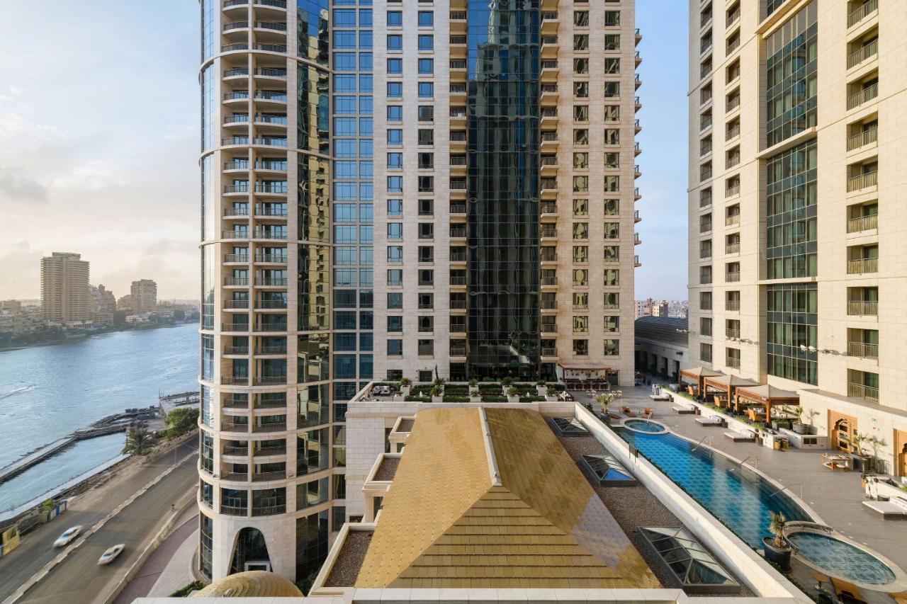 Hotel The St. Regis Il Cairo Esterno foto The swimming pool at the complex