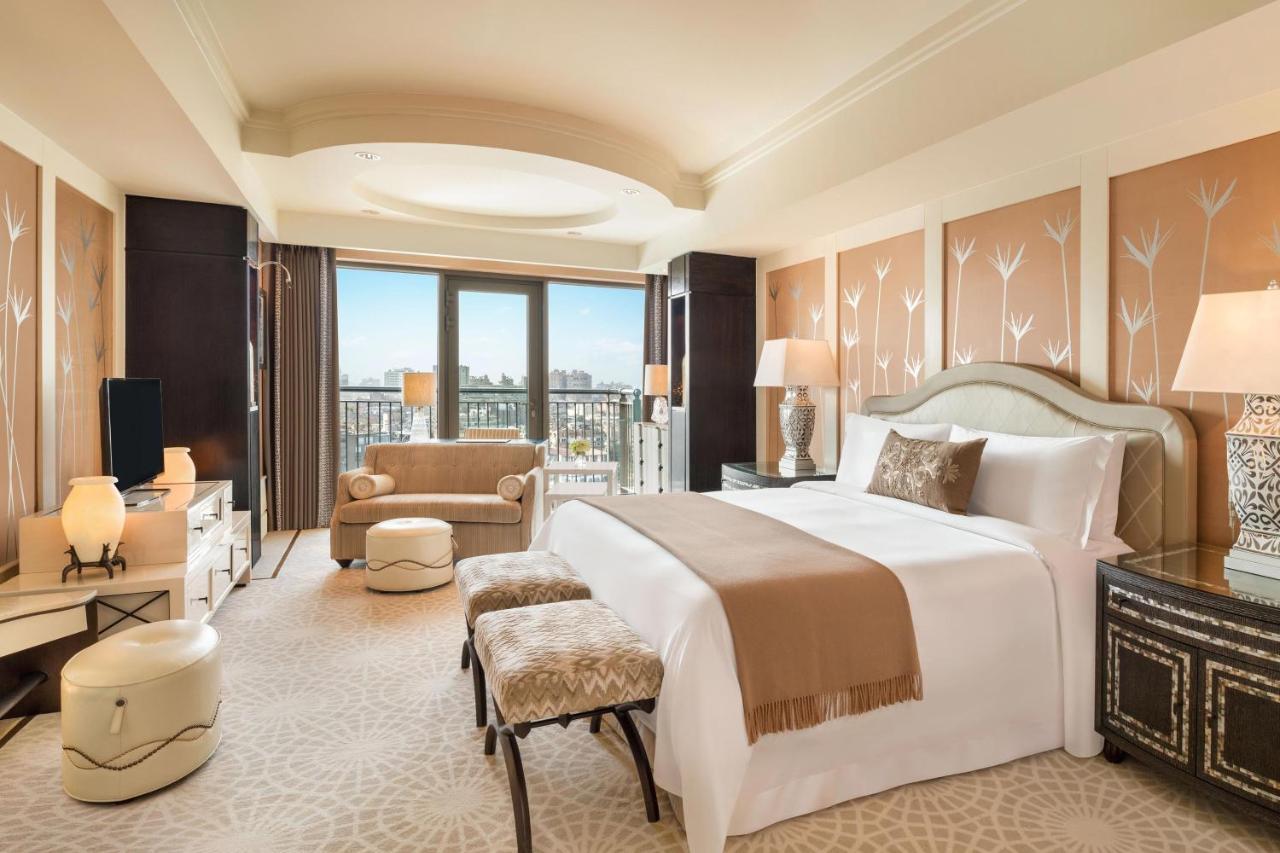 Hotel The St. Regis Il Cairo Esterno foto A bedroom at the Atlantis Paradise Island