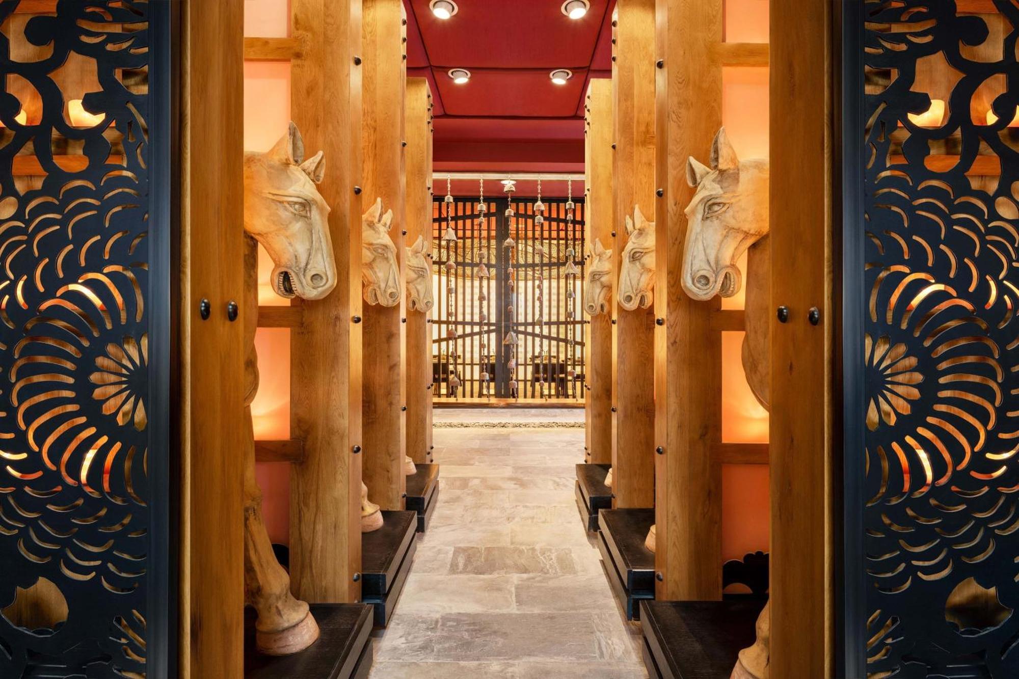Hotel The St. Regis Il Cairo Esterno foto The interior of the temple