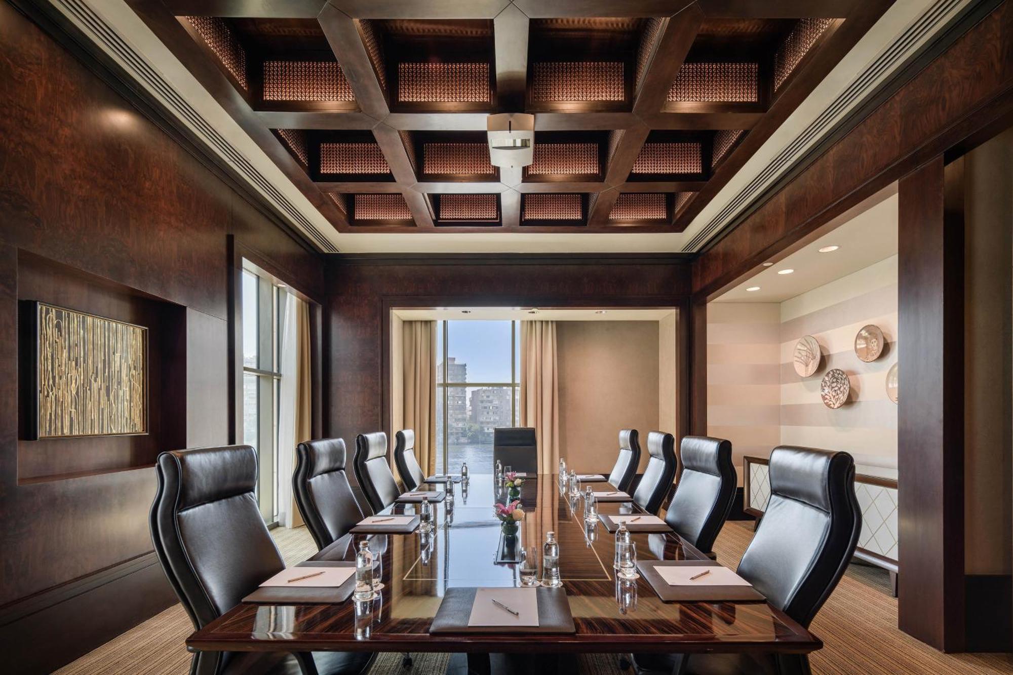 Hotel The St. Regis Il Cairo Esterno foto Boardroom at the Ritz-Carlton, DIFC