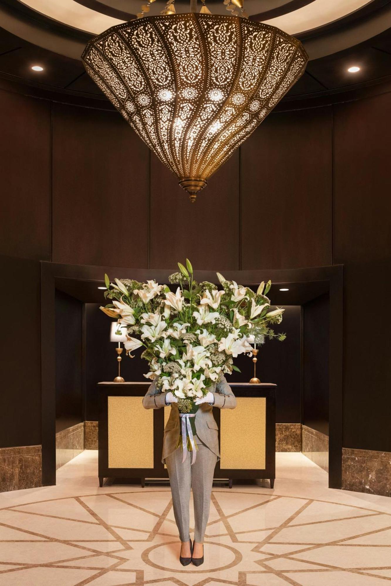 Hotel The St. Regis Il Cairo Esterno foto The altar at the chapel
