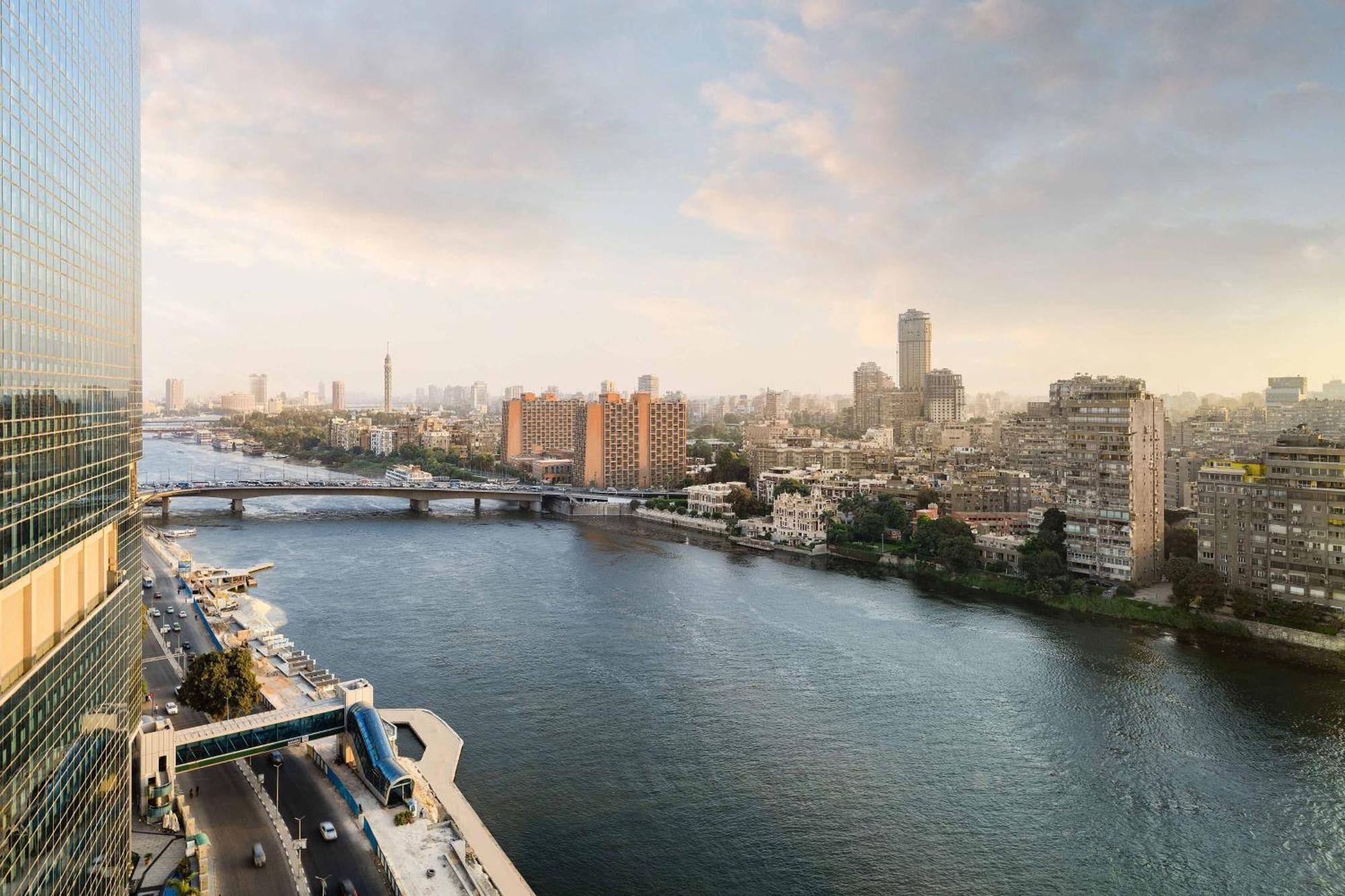 Hotel The St. Regis Il Cairo Esterno foto View of the River Thames from the top of the building