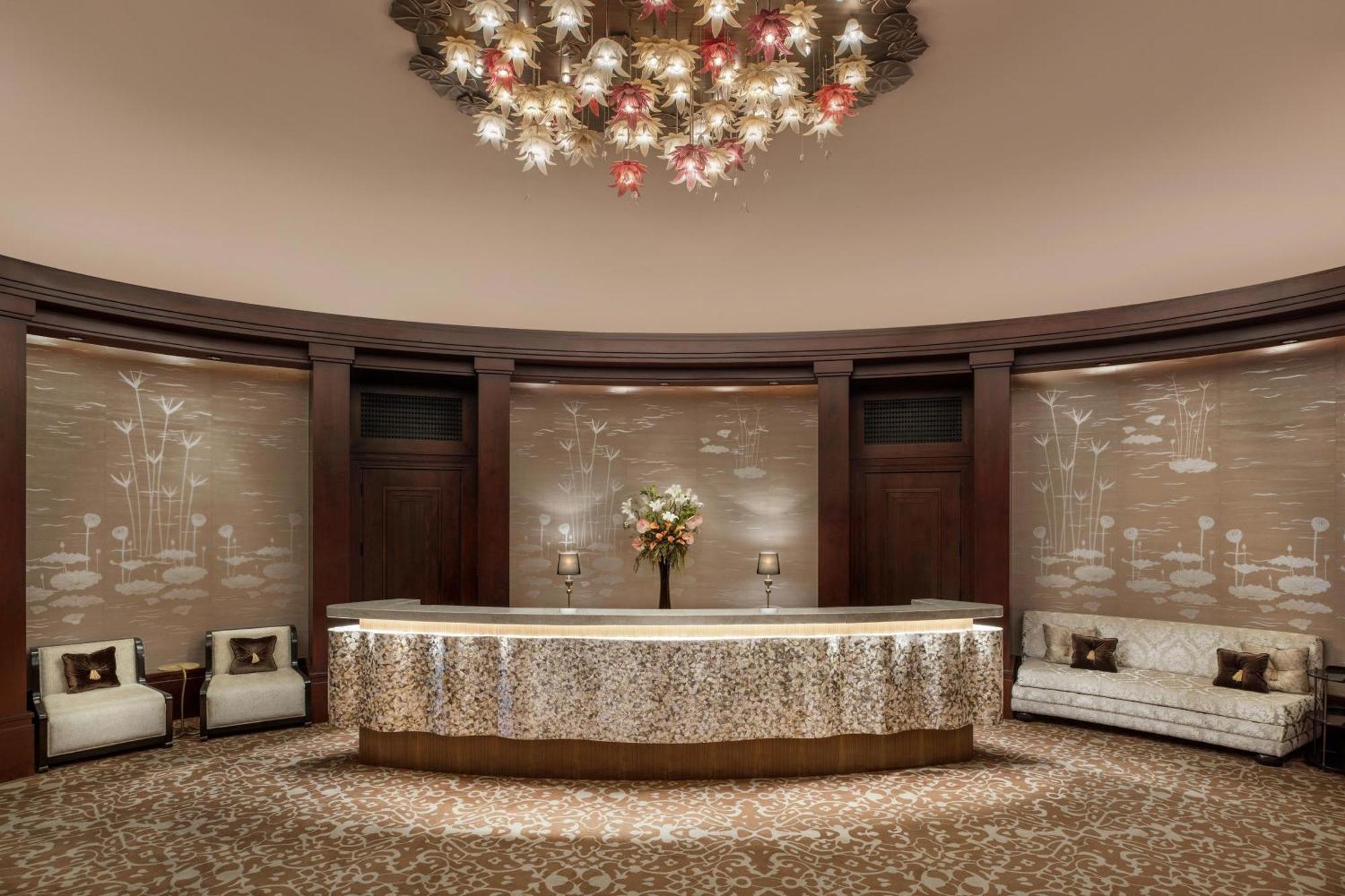Hotel The St. Regis Il Cairo Esterno foto The lobby of the Ritz-Carlton, Dubai